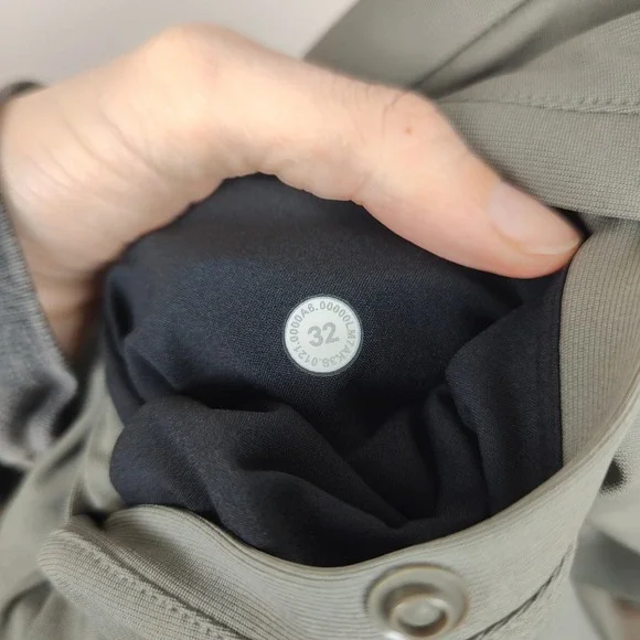 Lululemon Commission Classic-Fit Short Mens 32 9" Warpstreme Seal Grey Golf - Picture 7 of 8